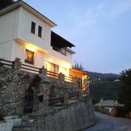 παραδοσιακό πηλιορείτικο σπίτι με υπέροχη θέα 度假居 沃洛斯阿诺